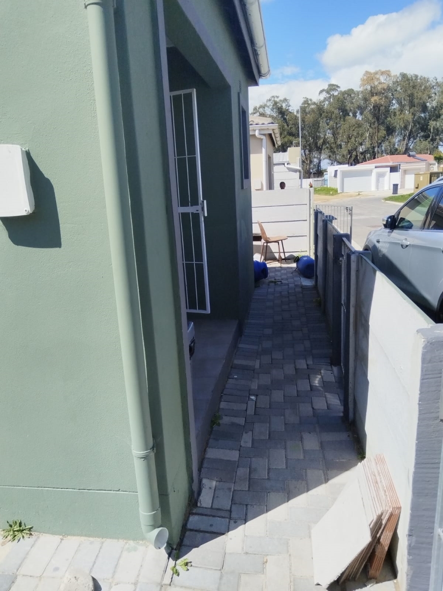 2 Bedroom Property for Sale in Electric City Western Cape